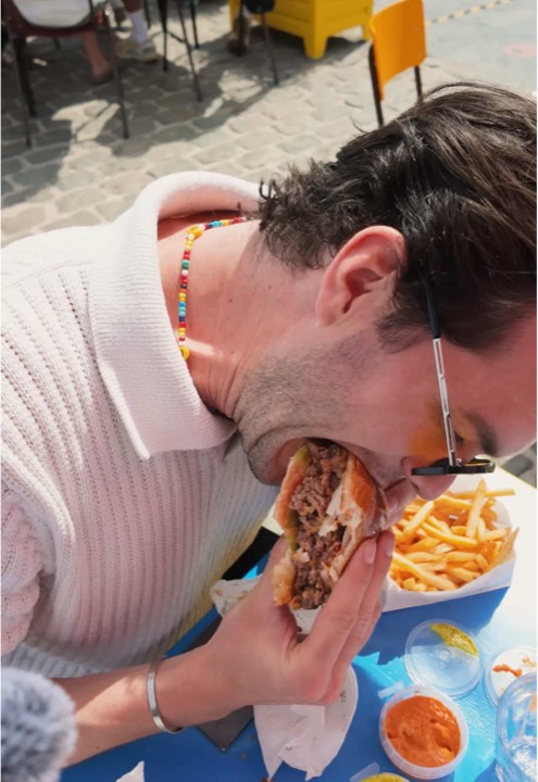 Ongezouten burgerreview op TikTok